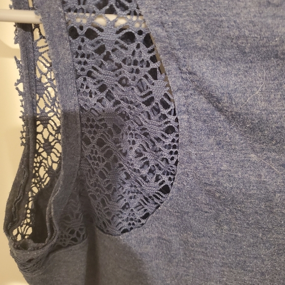 💙  Maurices Blue Floral Tank w Lace  💙 - Picture 2 of 5